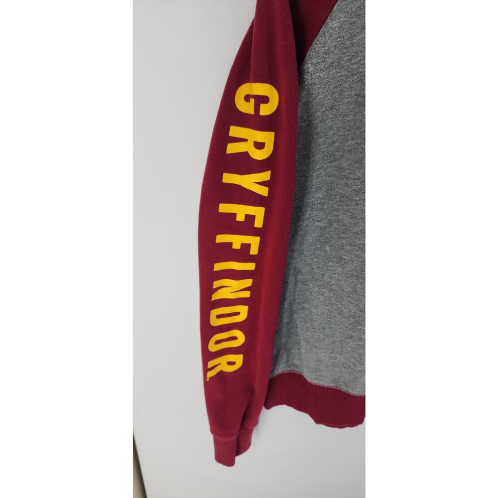 Universal Studios Wizarding World Harry Potter Gryffindor Sweatshirt Size S - Picture 2 of 6